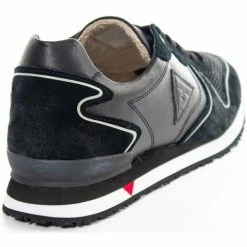 Bon marché 🤩 Guess glorym logo triangle Baskets mode Couleur Noir ✨ 11 Bon marché 🤩 Guess glorym logo triangle Baskets mode Couleur Noir ✨ -Guess Soldes Boutique 18228869 500 D