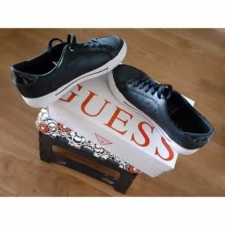 Vente flash ✔️ Guess Baskets femme Baskets mode Couleur Noir 👏