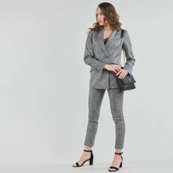 Offres ✔️ Guess HASSIE CONVERTIBLE XBODY FLAP Besaces / Sacs bandoulière Couleur Noir 😍 -Guess Soldes Boutique 20813407 500 H