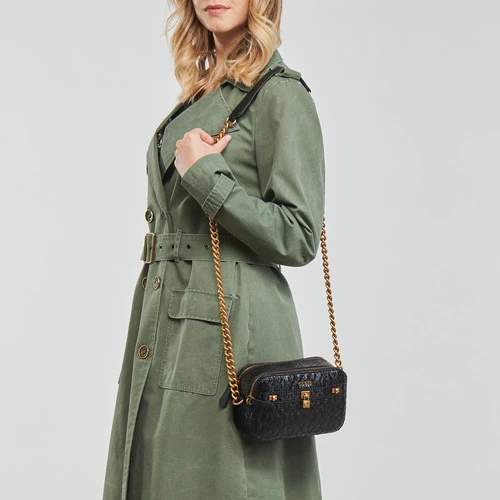 Promo 🧨 Guess NOELLE CROSSBODY CAMERA Besaces / Sacs bandoulière Couleur Noir 🔔 8 Promo 🧨 Guess NOELLE CROSSBODY CAMERA Besaces / Sacs bandoulière Couleur Noir 🔔 – Image 6