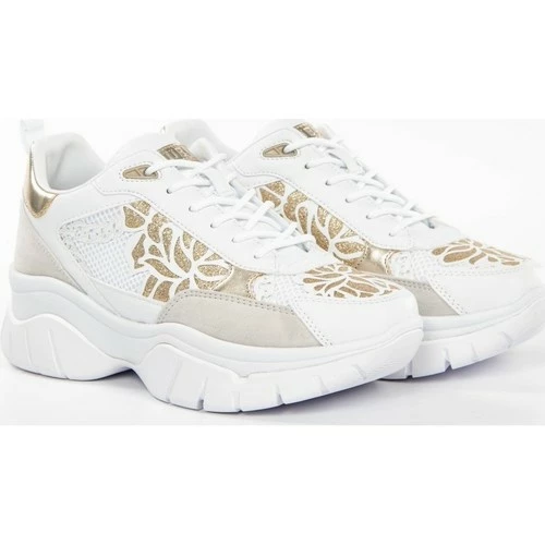 Bon marché ⭐ Guess Chunky gold floral Baskets mode Couleur Blanc 💯 4 Bon marché ⭐ Guess Chunky gold floral Baskets mode Couleur Blanc 💯 – Image 2