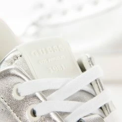 Bon marché ❤️ Guess Classic silver Baskets mode Couleur Argent ⭐ -Guess Soldes Boutique 23286476 500 D