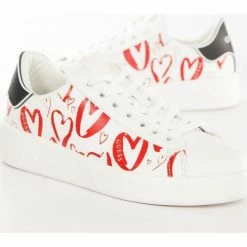 Les meilleures critiques de ⭐ Guess heart logo Baskets mode Couleur Blanc 👍 -Guess Soldes Boutique 23373561 500 C